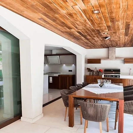 Chalet De Lujo En Villa Denia