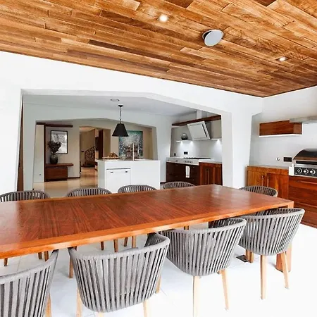 Chalet De Lujo En Villa Denia